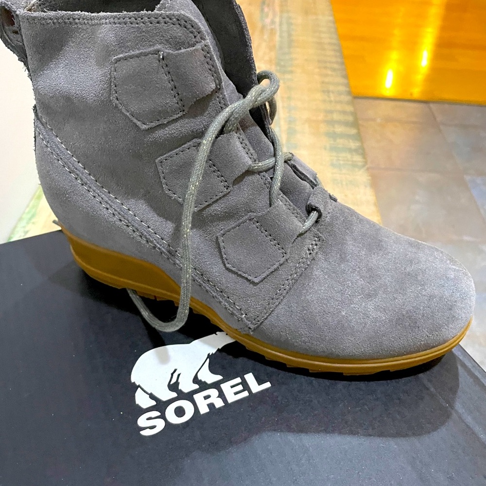 Sorel brand new wedge boots